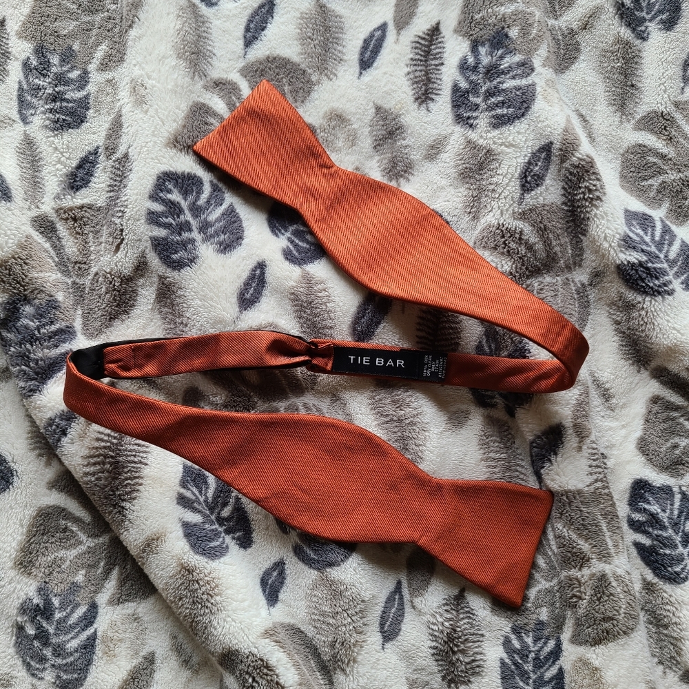 Bow tie